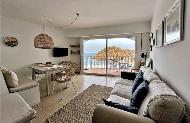 Casa Sa Palomera * 1st Line of the Sea
