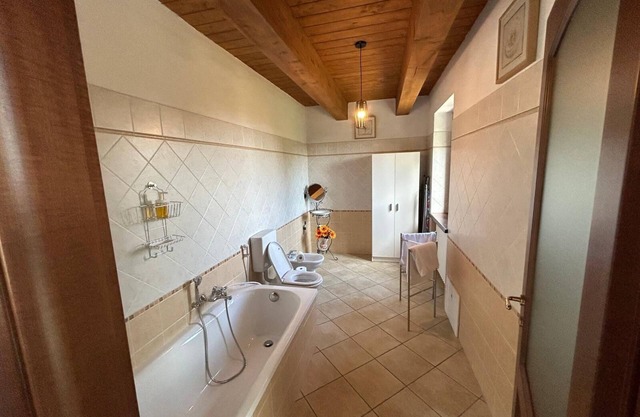 Casa Salada, Immersa in un Castagneto fra Montagna e Pianura