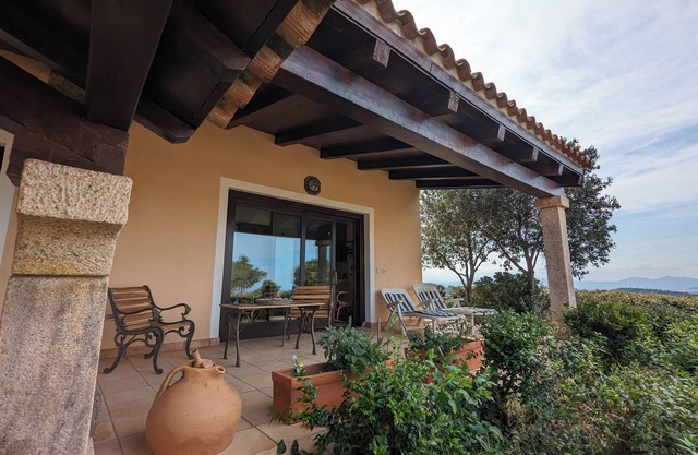 Casa Singola Immersa nel Verde con Vista Mare