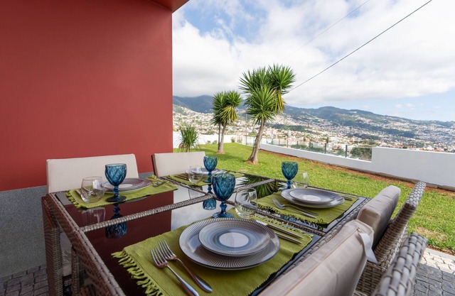 Casa Térrea T3 com Jardim e Vista Mar/Montanha – Ideal para Famílias ou Casais