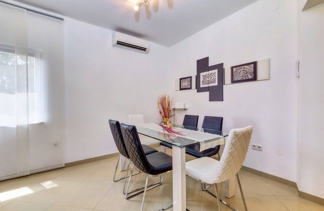 Casa Verde, located in the village Artatore, 150 m distance from the sea, for 5 people.