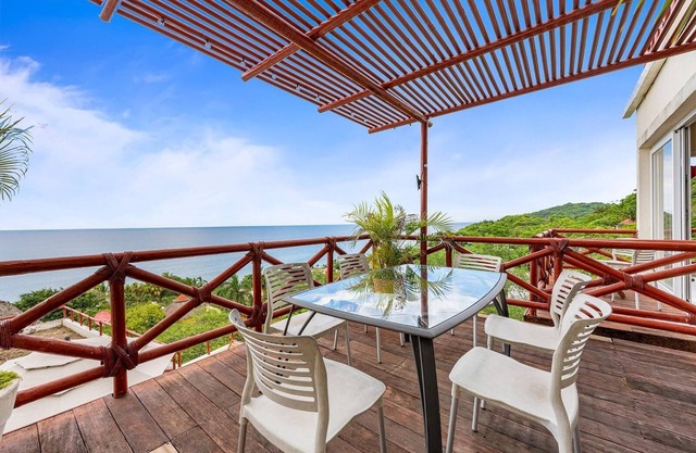 Casa Vista Ballena, Ocean Glance & Jungle Calm