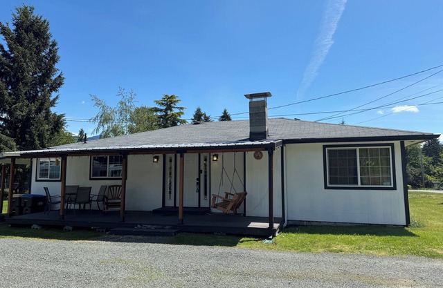 Cascadia Basecamp | AC, pet friendly, close to town