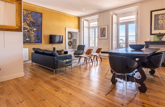 Castelo Design Apt W/Balcony & View by LovelyStay
