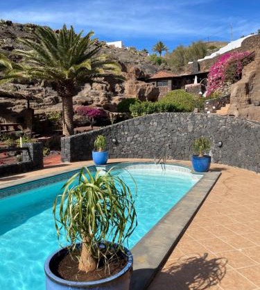 Castillo Lanzarote Villa Bailey - Luxury Villa - Pet friendly with heated Pool
