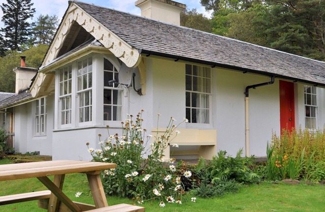 Castle Cottage 2 – Charm & Modern Comfort, Ardtornish Estate, West Highlands
