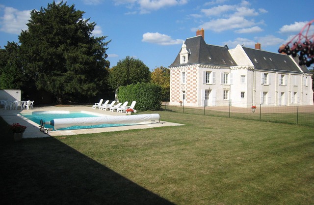 CASTLE for 10 personss with swimming pool in AMBOISE