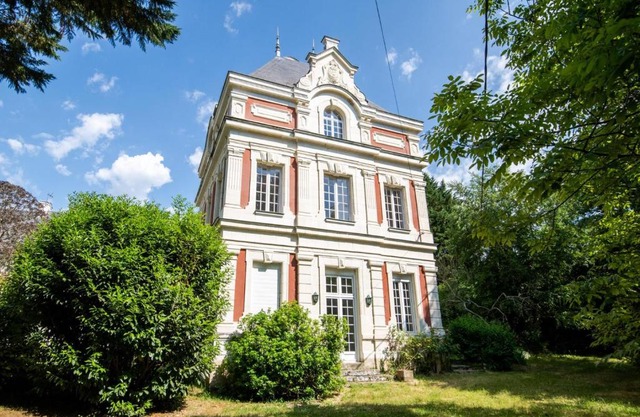 Castle life at Saint-Benoît-la-Forêt