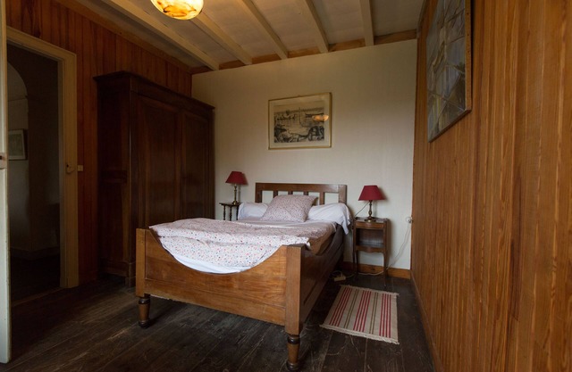 Castle life in the middle of the vineyards compostelle room