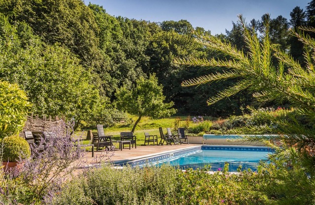 Castle of Comfort Hotel & Restaurant