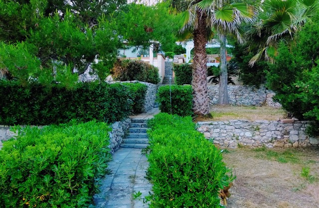 Castro: House with private access to the sea