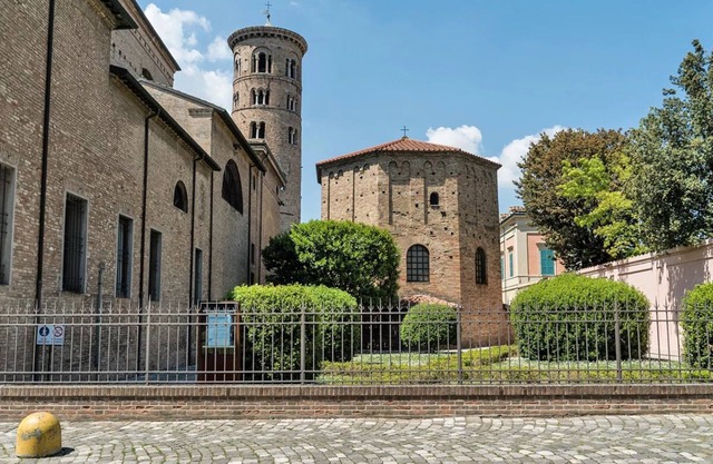 [Cathedral - City Center] Elegant apartment with suite