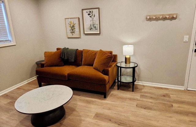 Cathedral View 10-Cozy Urban Living Near UNMC