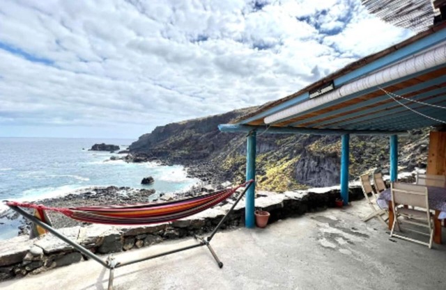 Cave House with Sea Views and BBQ for up to 5 guests Book your Experience