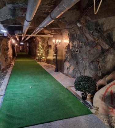 Cave Retreat - Sleeps 2 - Pets - Parking - Wifi