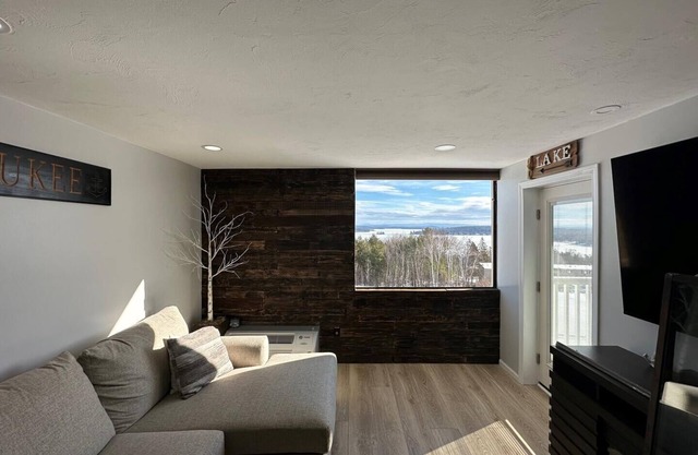 Cedar Lodge 305. 2 bedroom condo with Lake Winni views!