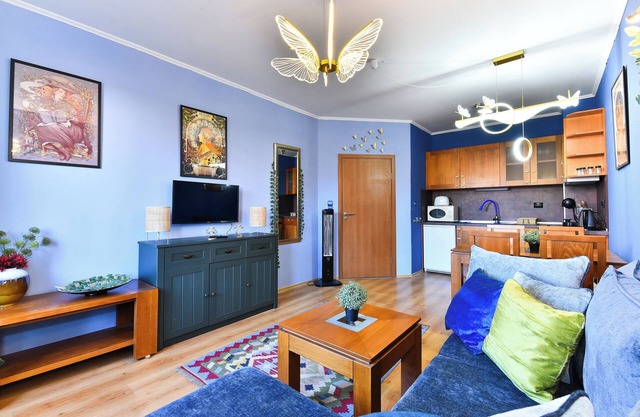 Cedar Lodge III One BDRM Flat B2 Across from Gondola Station