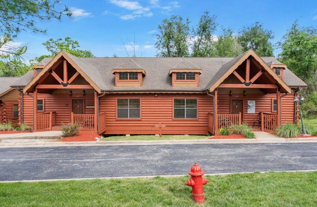 Cedar Log Cabin in Branson Theatre District - Minutes from Shows!