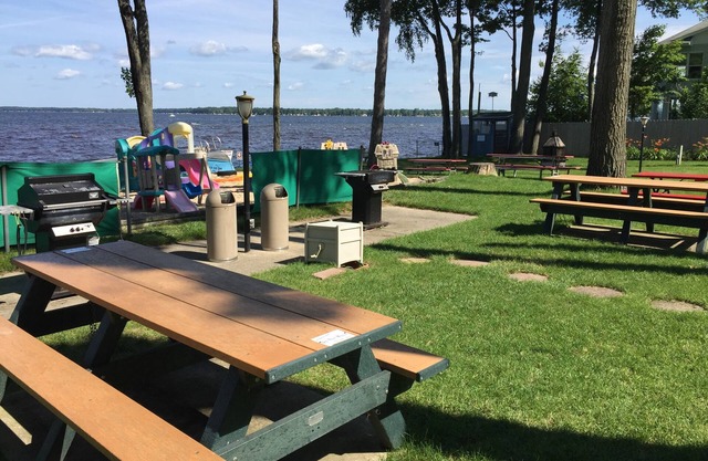 Cedar Oaks Lakeside Resort - Houghton Lake - Formally Ohana/Riviera Resort.