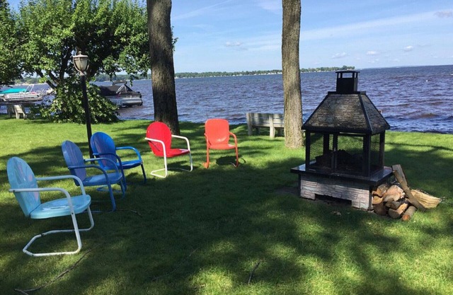 Cedar Oaks Lakeside Resort - Houghton Lake - Formally Ohana/Riviera Resort.