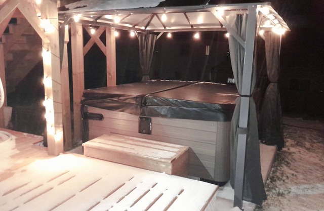 ❤ Cedar-View Studio with Hot Tub ❤n