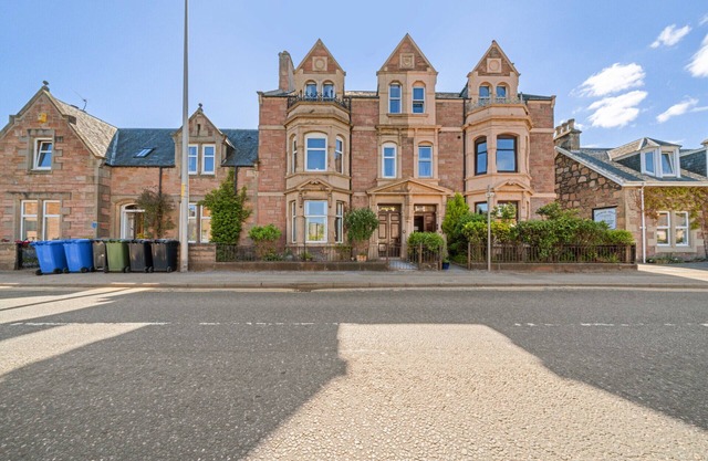 Cedar Villa - Full Property