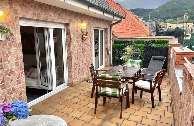 Cental Penthouse, Parking, Wifi, Recently Renovated.