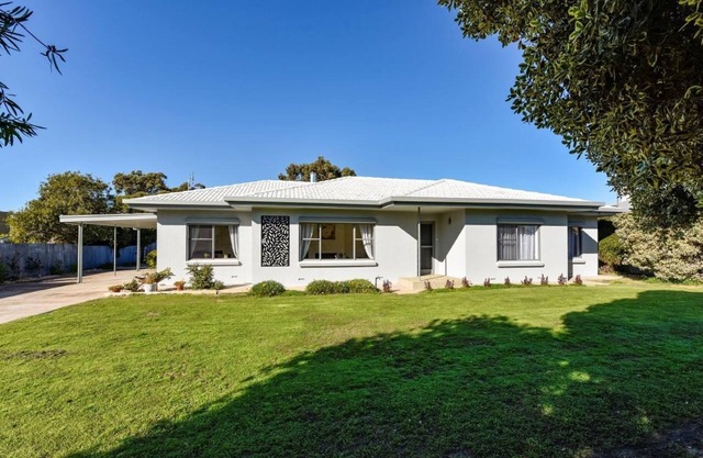 Central 3 bedroom family retreat