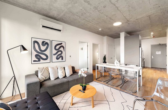 Central 4BR Apartment – Modern Living in Chicago