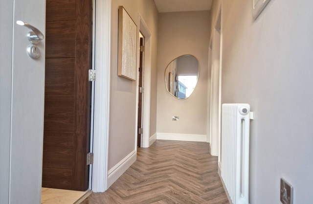 Central & Brand New, 2 bed luxury flat