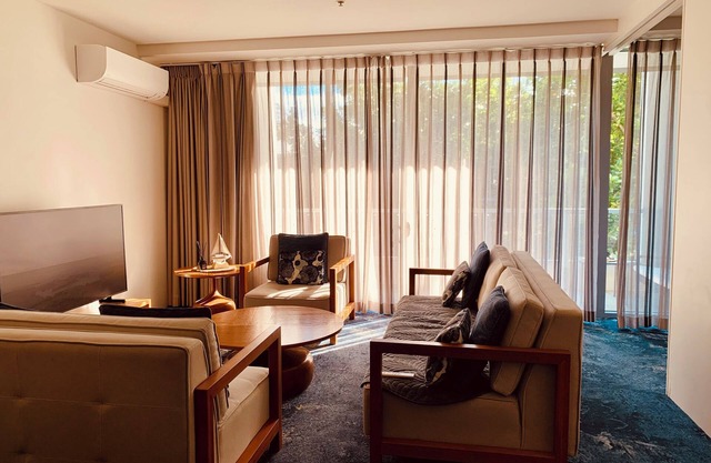 Central Cairns Gem | Relaxing Treetop 1BR Oasis by the Marina & Ocean Boardwalk