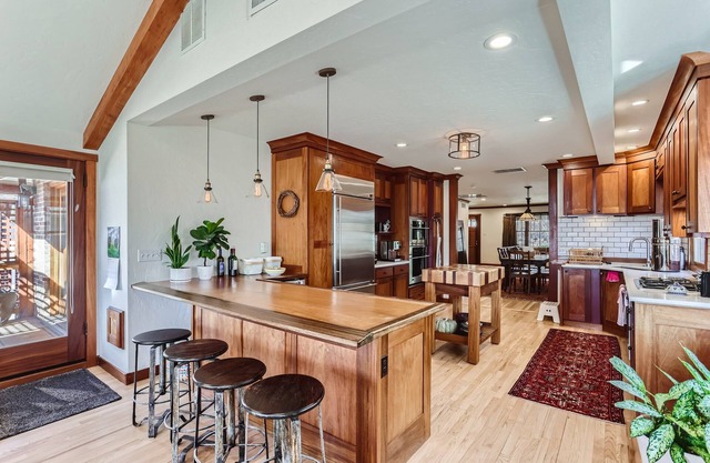 Central Denver Home - Walkable - Hot Tub/Fenced Yard/Fireplace