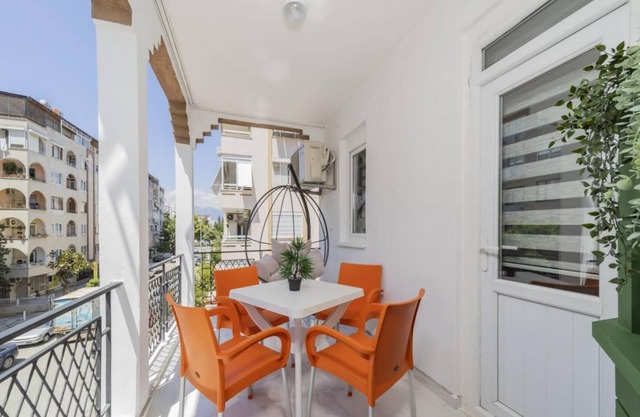 Central Flat Close to the Beach in Muratpasa