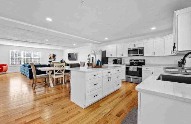 Central Location, 3 Bedroom Luxury Townhouse