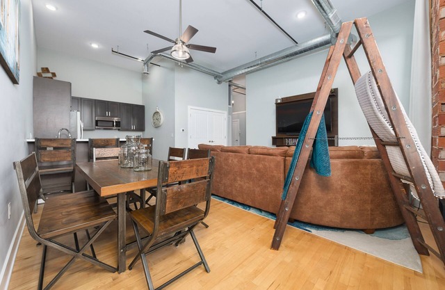 Central Lofts condo- year round pool- hot tub- close to beach