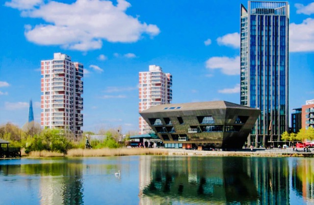 Central london flat with River views & Balcony