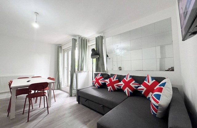 Central London Flat – Bright, Modern 2-Bed Apartment.