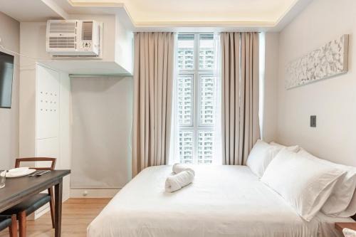 Central Modern Cosy Condo in Makati - The Linear Suite