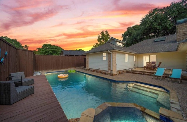 Central Plano 4-BD/2-BA Pool Retreat, Sleeps 10