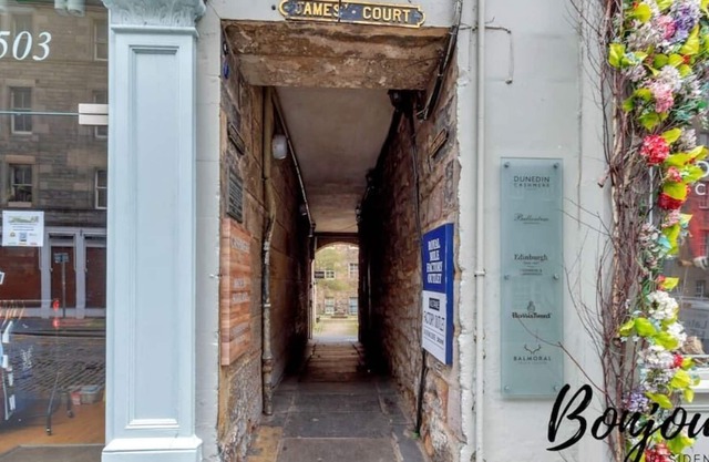 ★ CENTRAL ★ Royal Mile ★ FREE Offsite Parking & City Views ★