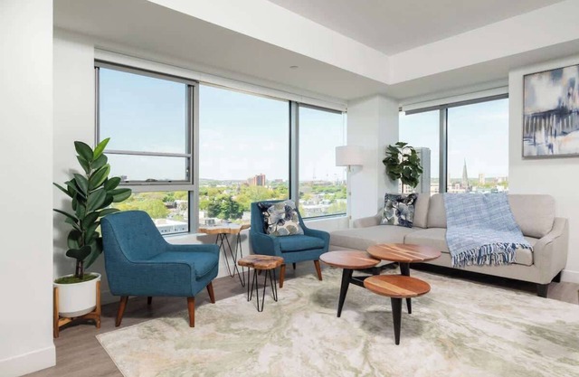 Central Serene Condo King Bed by MIT Harvard GYM