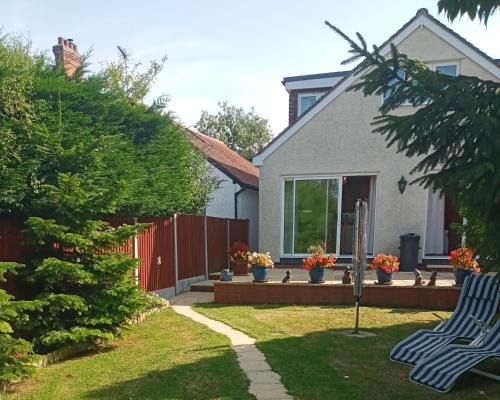 Central to town, 4 bedrooms, sleeps 7, parking for 4 plus cars