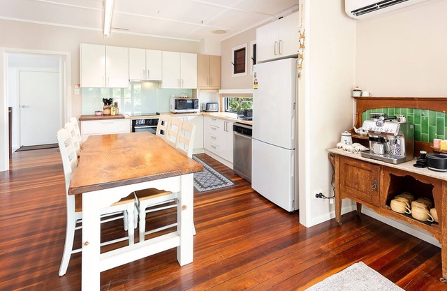 Central Torquay Treasure Close To Beach