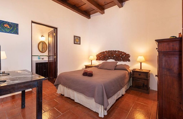 Centrally located complex with 6 unique accommodations