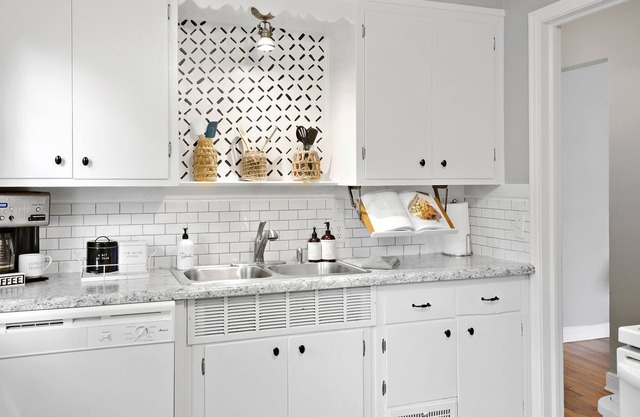 Centrally Located 2 Bd Home Close to it All