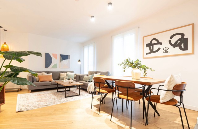 ☆Centric Spacious⎮7 balconies⎮A/C ☆