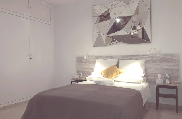 CENTRO-MEZQUITA FROM 6 TO 8 GUESTS and 2 x room 22 € FROM 6TH