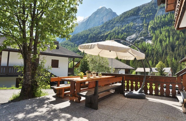 Cesa Micheluzzi (CZI712) by Interhome