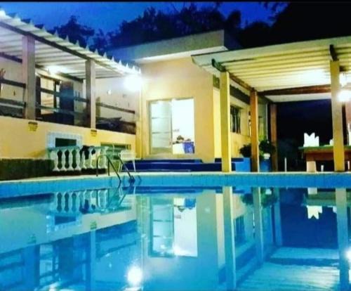 Chácara com Piscina em Guararema