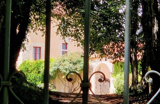 Château le But et sa Guest House. Proche de Périgueux au Cœur du Périgord